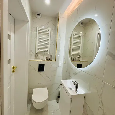 3 Bedrooms Premium Bella White For 8 Guests With Ac And Underground Parking Rzeszów