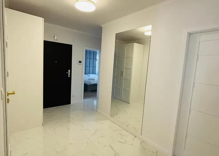 3 Bedrooms Premium Bella White For 8 Guests With Ac And Underground Parking Apartament Rzeszów