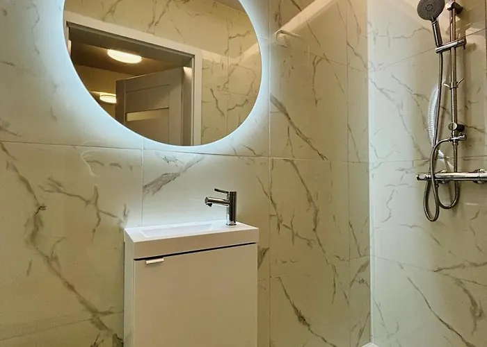 Apartment 3 Bedrooms Premium Bella White For 8 Guests With Ac And Underground Parking *