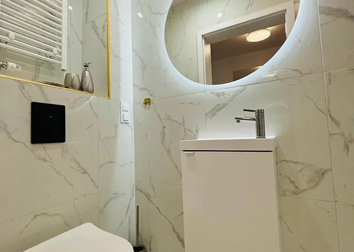 3 Bedrooms Premium Bella White For 8 Guests With Ac And Underground Parking Apartament Rzeszów