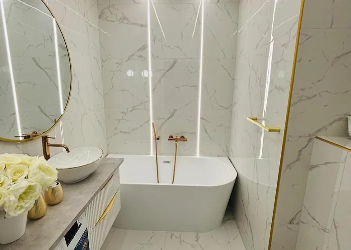 3 Bedrooms Premium Bella White For 8 Guests With Ac And Underground Parking Apartment