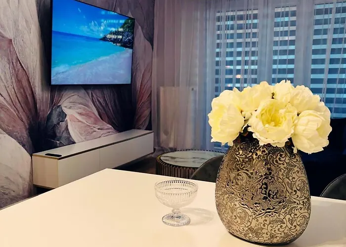 Apartment 3 Bedrooms Premium Bella White For 8 Guests With Ac And Underground Parking *