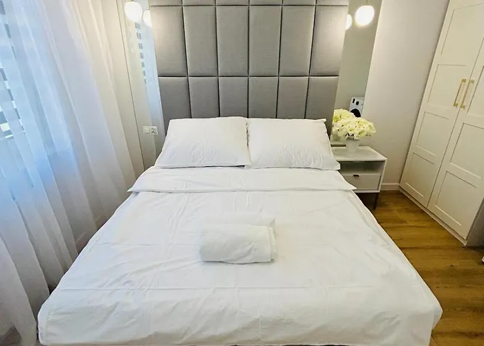 3 Bedrooms Premium Bella White For 8 Guests With Ac And Underground Parking Apartment Rzeszow