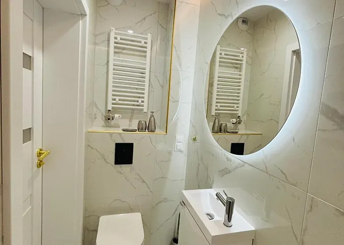 3 Bedrooms Premium Bella White For 8 Guests With Ac And Underground Parking Rzeszow